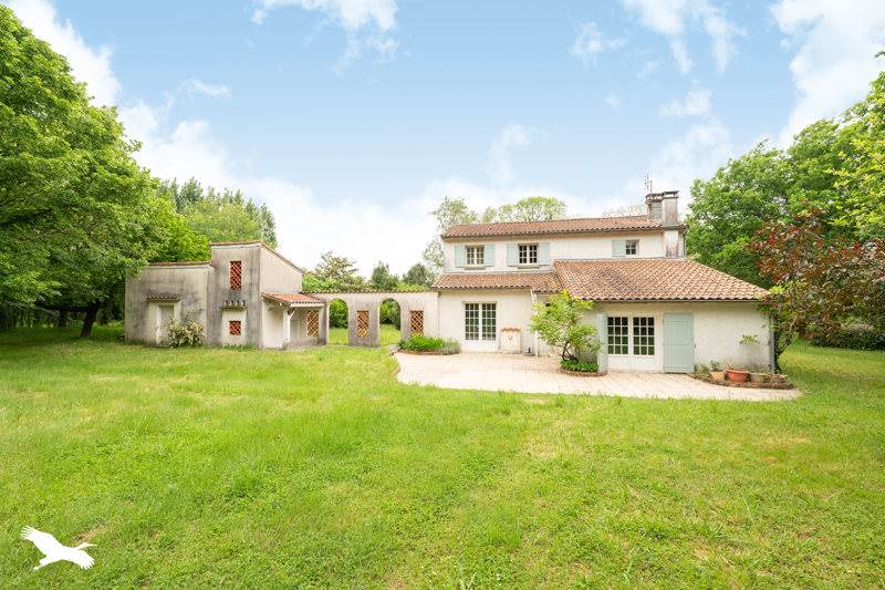 Vente Maison CHAILLEVETTE 17890 7 pièces - 185 m²
