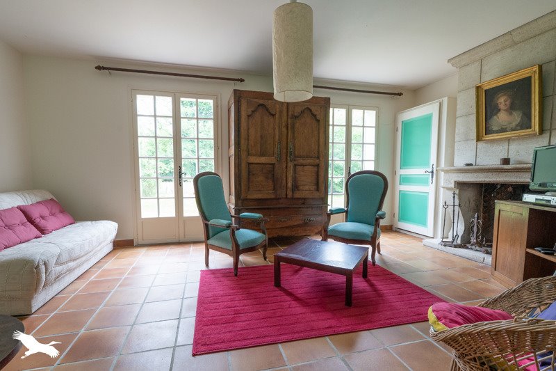 Vente Maison CHAILLEVETTE - 7 pièces -185 m² - (17890)