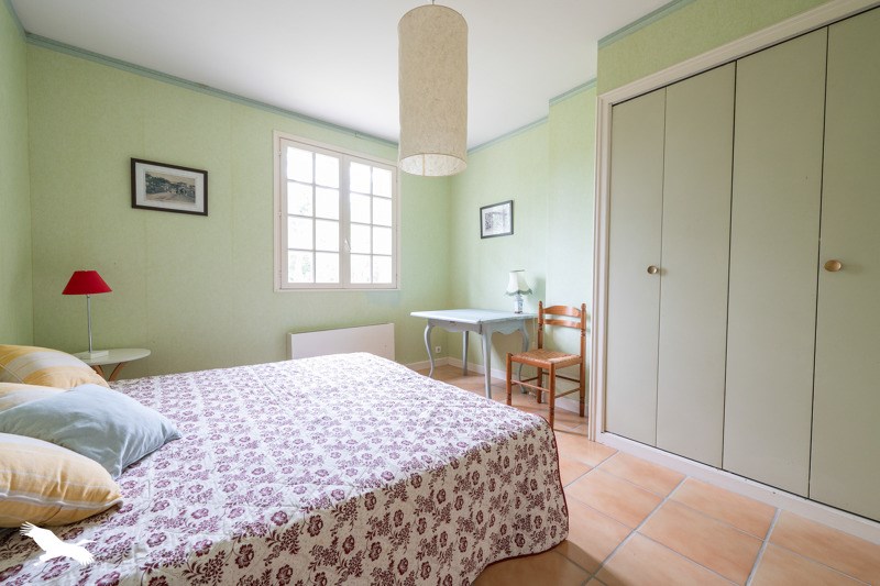 Vente Maison CHAILLEVETTE - 7 pièces -185 m² - (17890)