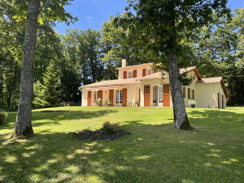 Vente Maison ETAULES - 5 pièces -130 m² - (17750)