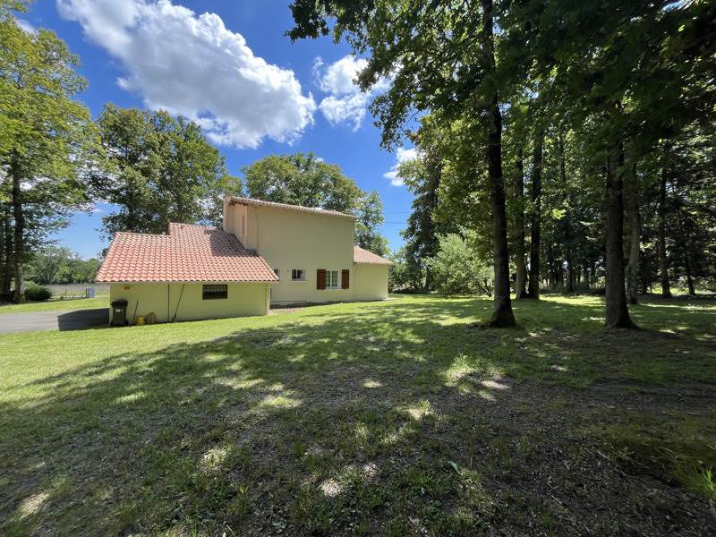 Vente Maison ETAULES - 5 pièces -130 m² - (17750)