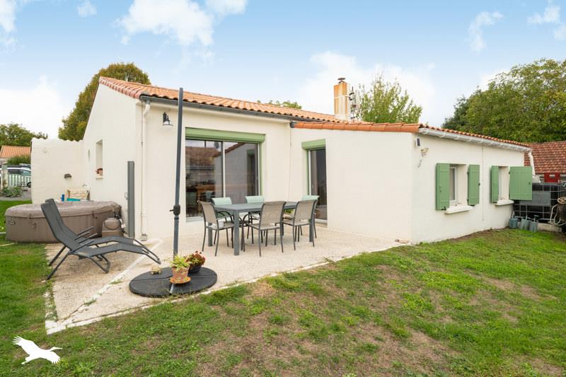 Vente Maison CHAILLEVETTE - 5 pièces -95 m² - (17890)