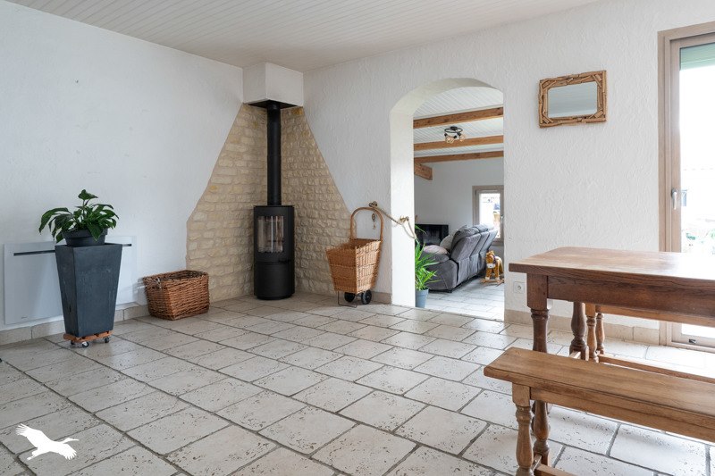 Vente Maison CHAILLEVETTE - 5 pièces -95 m² - (17890)