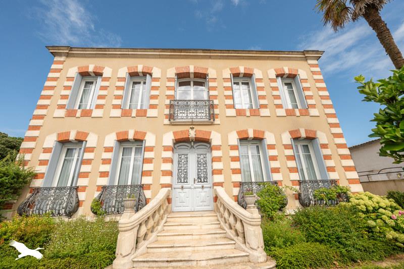 Vente Maison LA TREMBLADE - 11 pièces -335 m² - (17390)
