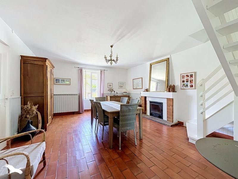 Vente Maison CHAILLEVETTE - 7 pièces -179 m² - (17890)