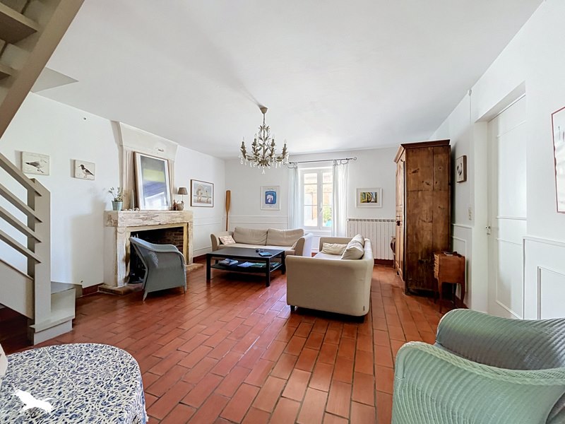 Vente Maison CHAILLEVETTE - 7 pièces -179 m² - (17890)