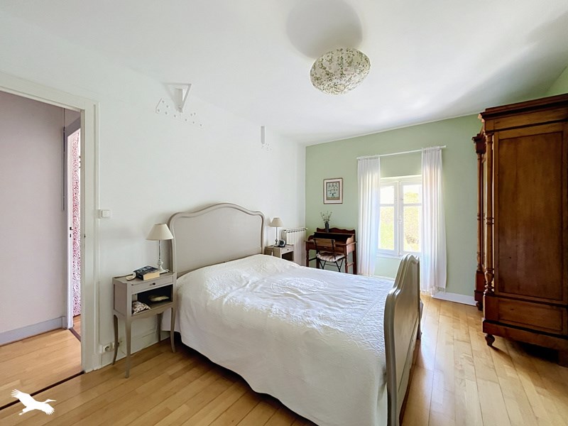 Vente Maison CHAILLEVETTE - 7 pièces -179 m² - (17890)