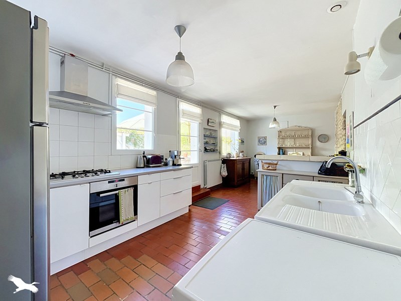 Vente Maison CHAILLEVETTE - 7 pièces -179 m² - (17890)