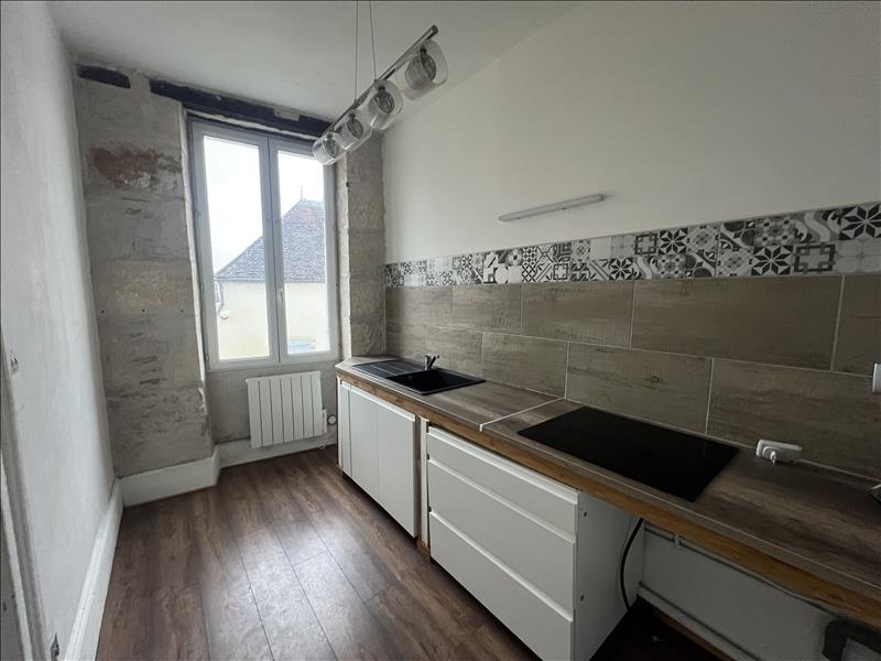 Vente Immeuble ST AMAND MONTROND - -  126 m² - (18200)