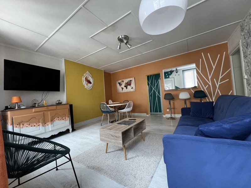 Vente Immeuble ST AMAND MONTROND - -  239 m² - (18200)