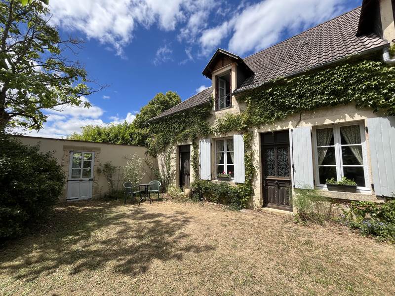 Vente Maison ST AMAND MONTROND - 7 pièces -160 m² - (18200)