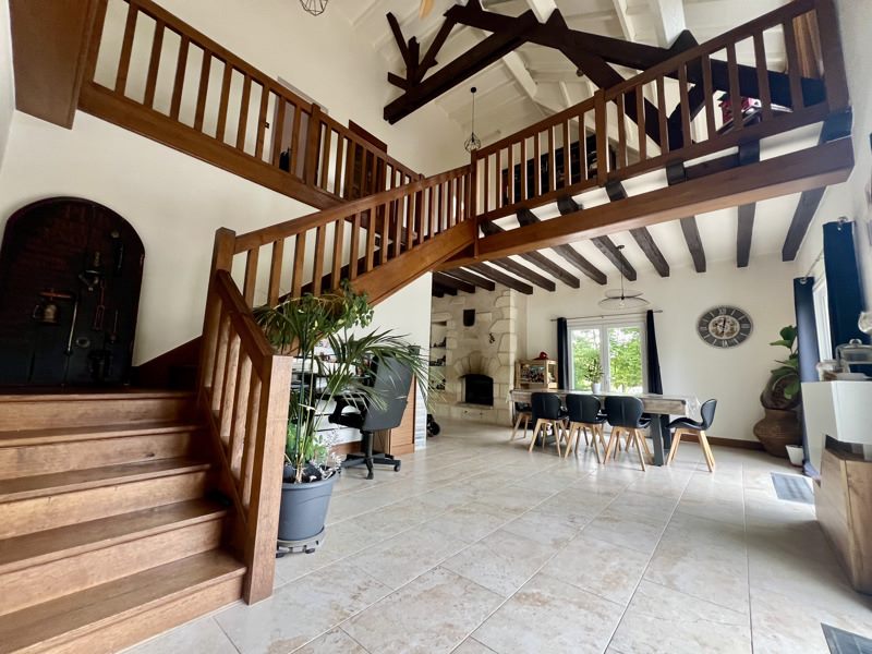 Vente Maison ST AMAND MONTROND - 9 pièces -240 m² - (18200)