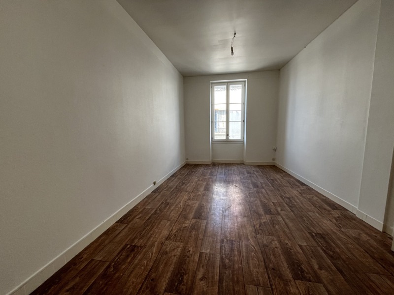 Vente Appartement ST AMAND MONTROND - 2 pièces -52 m² - (18200)