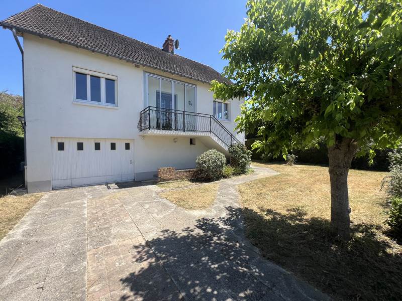 Vente Maison ST AMAND MONTROND - 7 pièces -214 m² - (18200)
