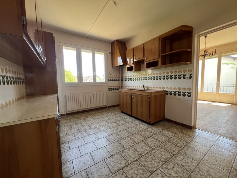 Vente Maison ST AMAND MONTROND - 7 pièces -214 m² - (18200)
