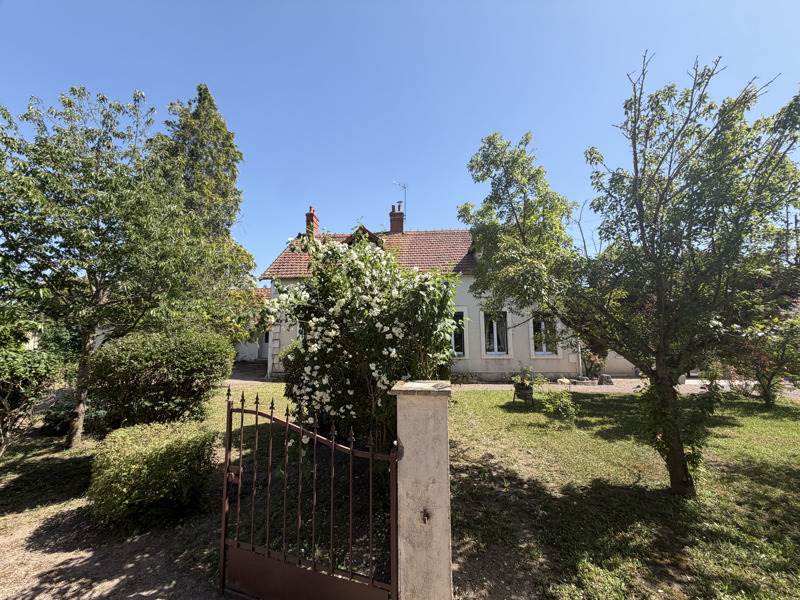 Vente Maison LA CELLE - 8 pièces -270 m² - (18200)