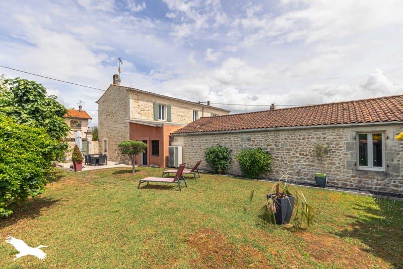 Vente Maison VERGEROUX - 8 pièces -195 m² - (17300)