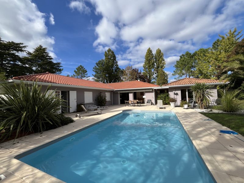 Vente Maison BLANQUEFORT - 9 pièces -300 m² - (33290)
