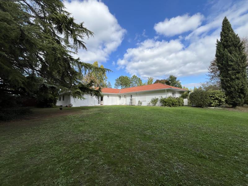 Vente Maison BLANQUEFORT - 9 pièces -300 m² - (33290)