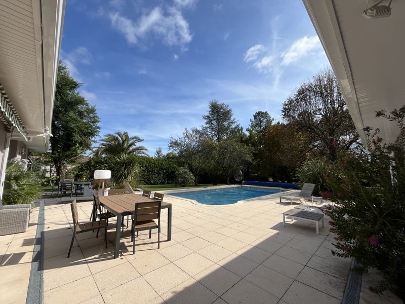 Vente Maison BLANQUEFORT - 9 pièces -300 m² - (33290)