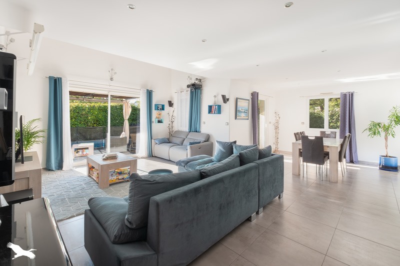 Vente Maison MAUGUIO - 6 pièces -166 m² - (34130)