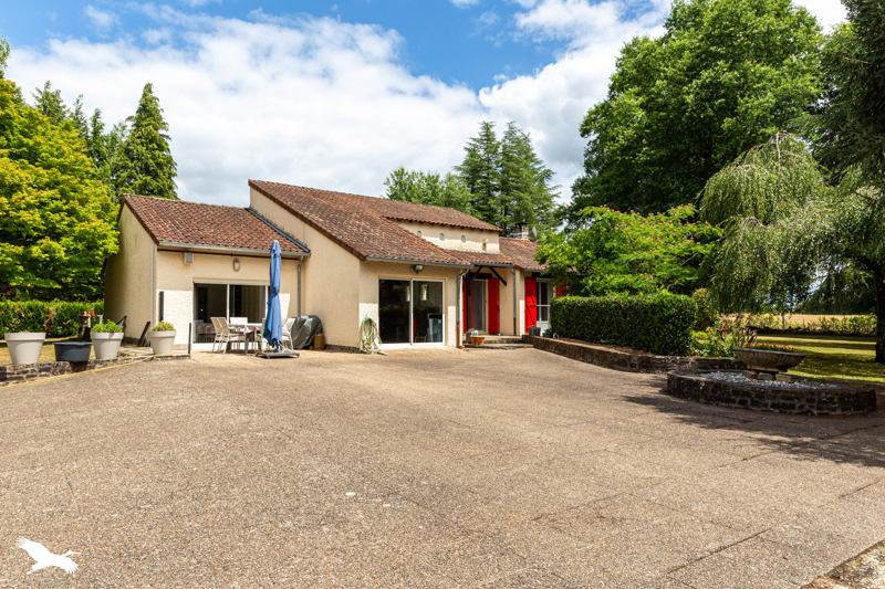 Vente Maison COUSSAC BONNEVAL - 5 pièces -131 m² - (87500)