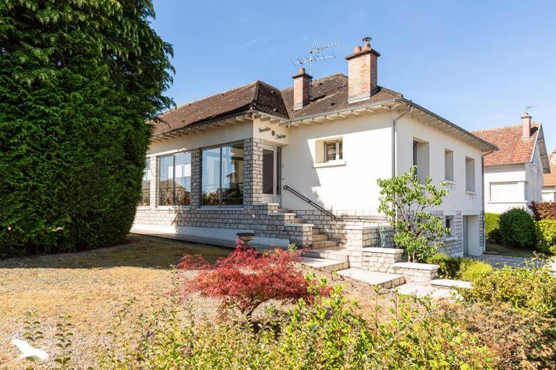 Vente Maison ST YRIEIX LA PERCHE - 10 pièces -349 m² - (87500)