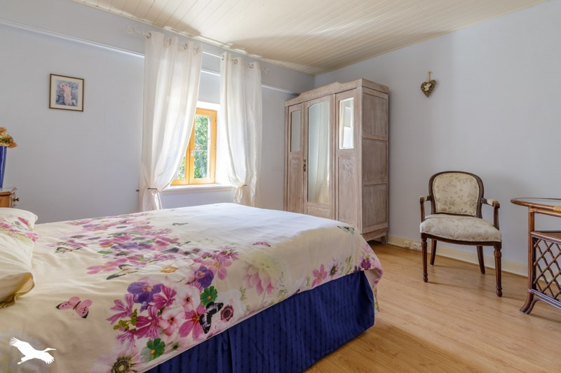 Vente Maison MARCILLAT EN COMBRAILLE - 8 pièces -223 m² - (03420)
