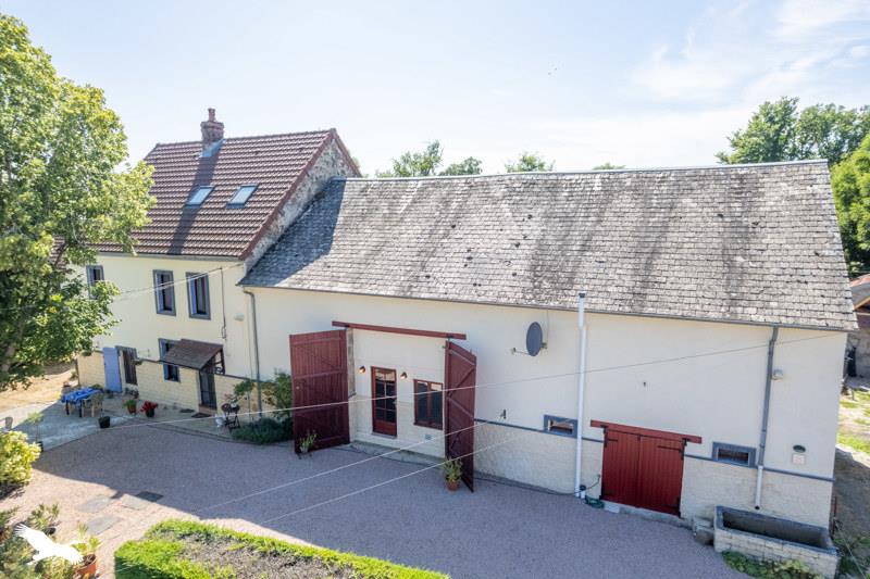 Vente Maison MARCILLAT EN COMBRAILLE - 8 pièces -223 m² - (03420)
