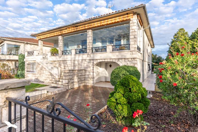 Vente Maison AIGUILLON - 7 pièces -193 m² - (47190)