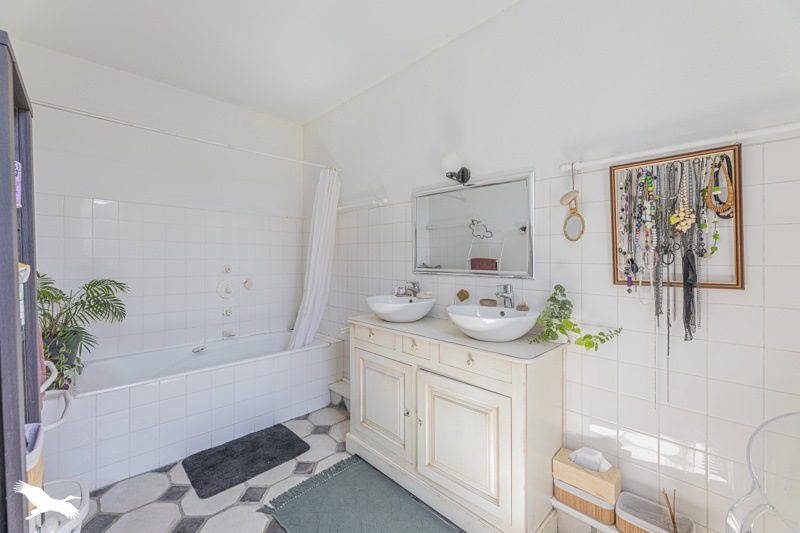 Vente Maison GENILLE - 7 pièces -243 m² - (37460)