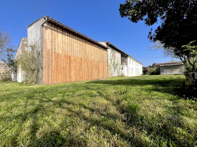 Vente Maison THEZAC - 7 pièces -162 m² - (17600)
