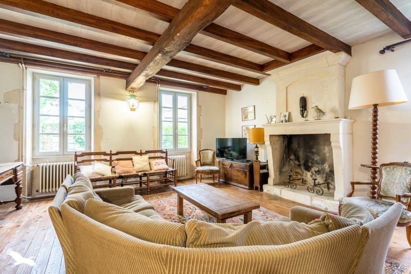 Vente Maison ST ROMAIN DE BENET - 8 pièces -180 m² - (17600)