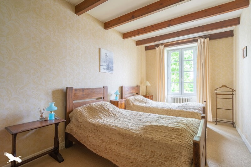 Vente Maison ST ROMAIN DE BENET - 8 pièces -180 m² - (17600)