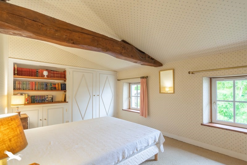 Vente Maison ST ROMAIN DE BENET - 8 pièces -180 m² - (17600)