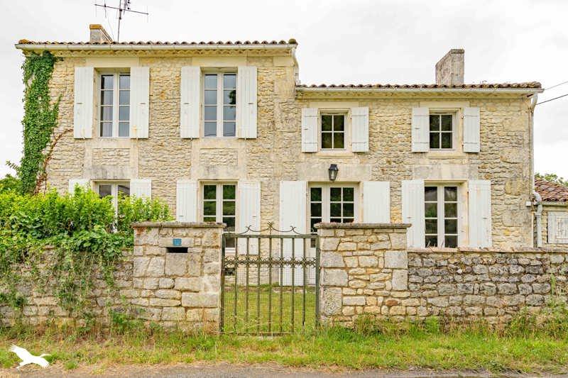 Vente Maison ST ROMAIN DE BENET - 8 pièces -180 m² - (17600)