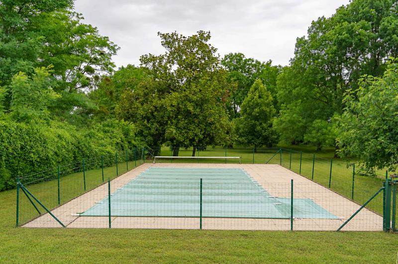 Vente Maison ST ROMAIN DE BENET - 8 pièces -180 m² - (17600)