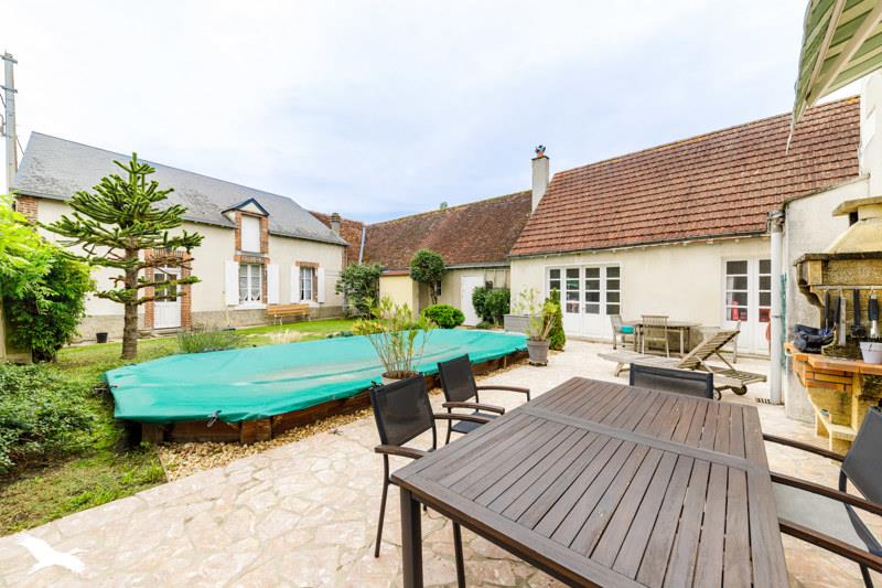 Vente Maison BUZANCAIS - 6 pièces -224 m² - (36500)