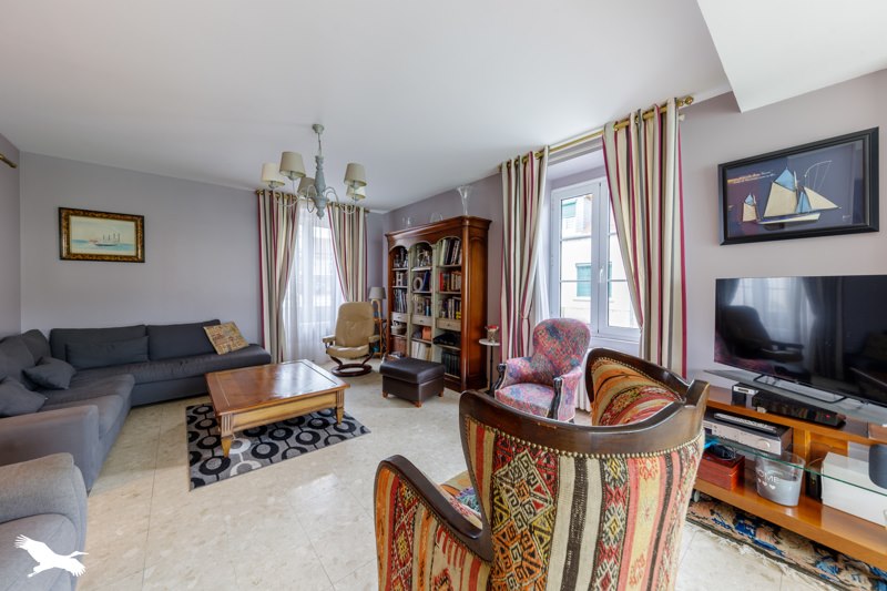 Vente Maison BUZANCAIS - 6 pièces -224 m² - (36500)