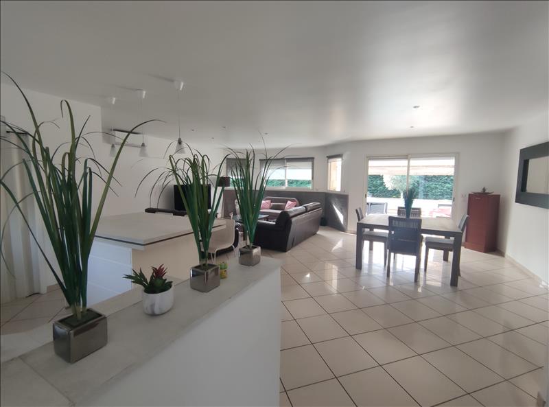 Vente Maison BLANQUEFORT - 6 pièces -120 m² - (33290)