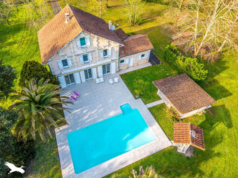 Vente Maison PAREMPUYRE - 8 pièces -180 m² - (33290)