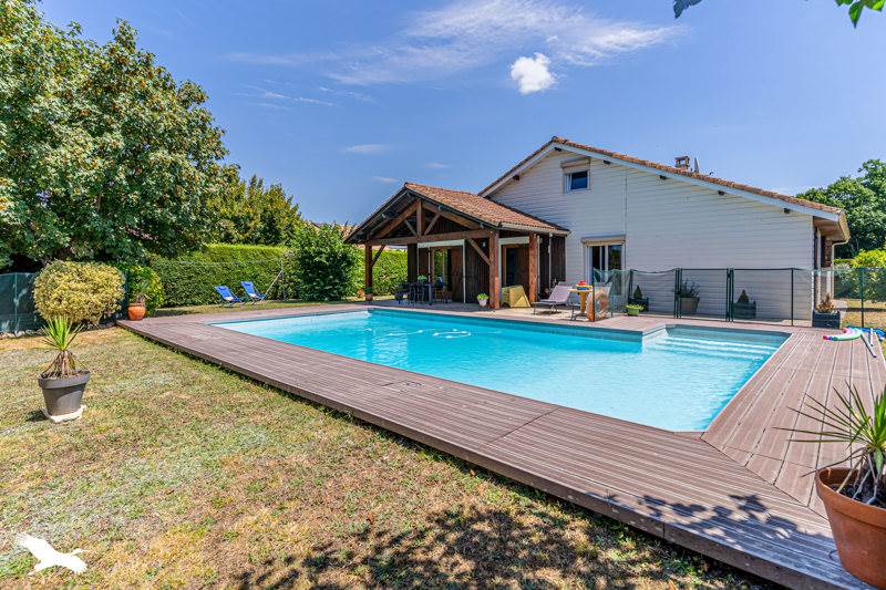 Vente Maison BLANQUEFORT - 6 pièces -137 m² - (33290)