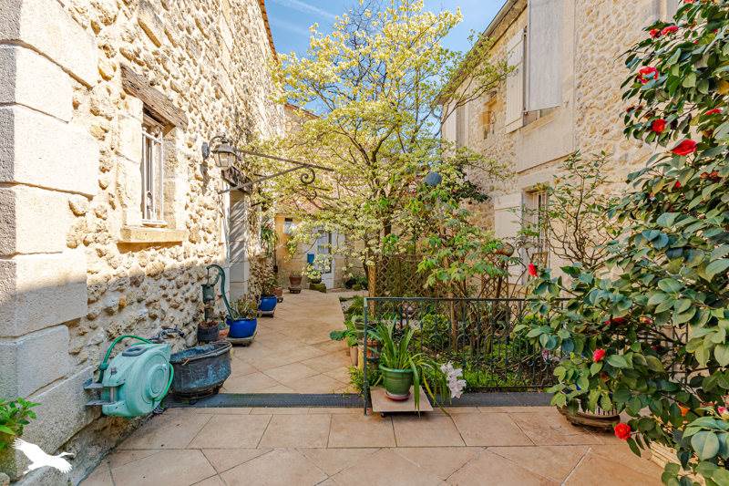 Vente Maison FLOIRAC - 6 pièces -230 m² - (33270)
