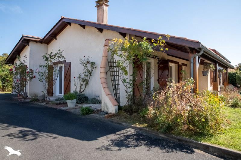 Vente Maison AMBARES ET LAGRAVE - 5 pièces -119 m² - (33440)