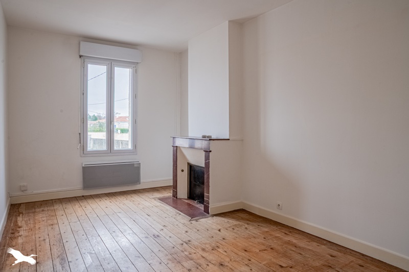 Vente Maison AMBARES ET LAGRAVE - 4 pièces -90 m² - (33440)