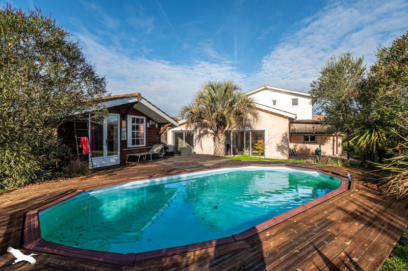 Vente Maison AMBARES ET LAGRAVE - 6 pièces -155 m² - (33440)