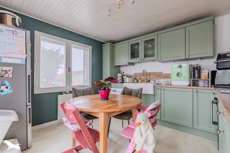 Vente Maison AMBARES ET LAGRAVE - 9 pièces -125 m² - (33440)