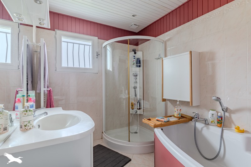 Vente Maison AMBARES ET LAGRAVE - 9 pièces -125 m² - (33440)