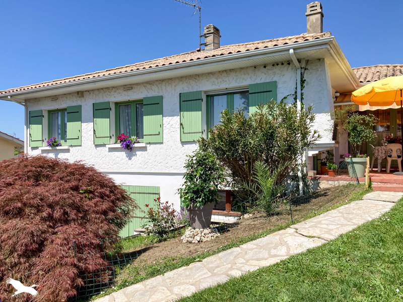 Vente Maison AMBARES ET LAGRAVE - 9 pièces -125 m² - (33440)