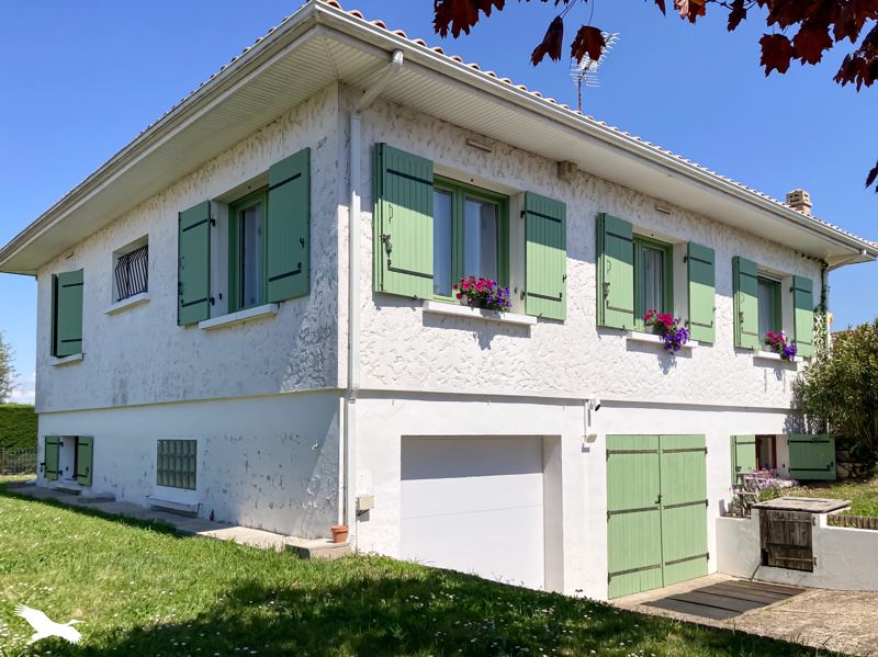 Vente Maison AMBARES ET LAGRAVE - 9 pièces -125 m² - (33440)